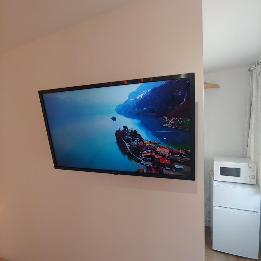 Self Contained, Double Bed Studio, Private Kitchen, Private Bath, Walking Distance To Harry Potter Уотфорд Екстериор снимка