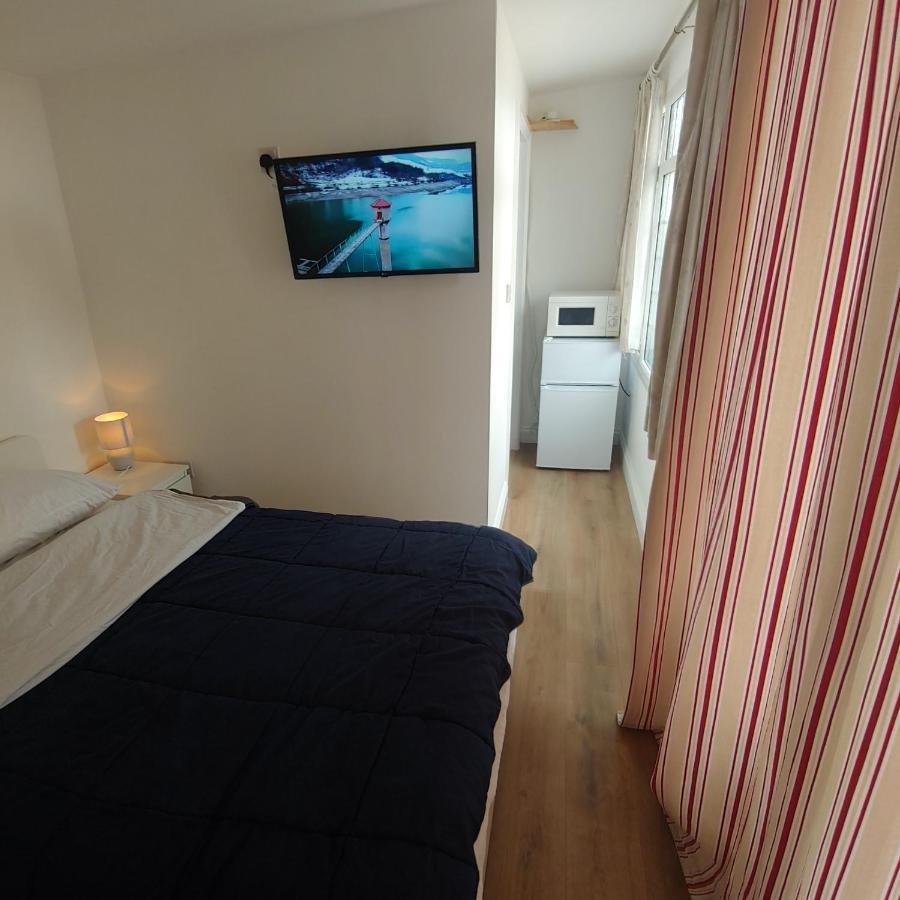 Self Contained, Double Bed Studio, Private Kitchen, Private Bath, Walking Distance To Harry Potter Уотфорд Екстериор снимка