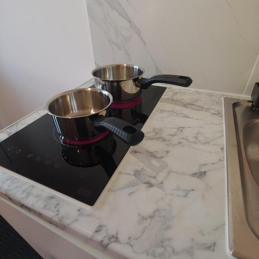 Self Contained, Double Bed Studio, Private Kitchen, Private Bath, Walking Distance To Harry Potter Уотфорд Екстериор снимка