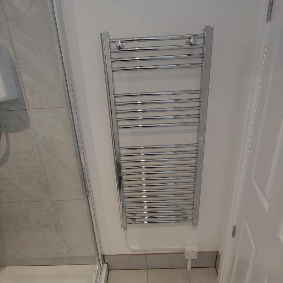 Self Contained, Double Bed Studio, Private Kitchen, Private Bath, Walking Distance To Harry Potter Уотфорд Екстериор снимка