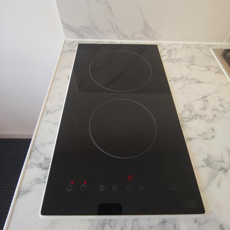 Self Contained, Double Bed Studio, Private Kitchen, Private Bath, Walking Distance To Harry Potter Уотфорд Екстериор снимка