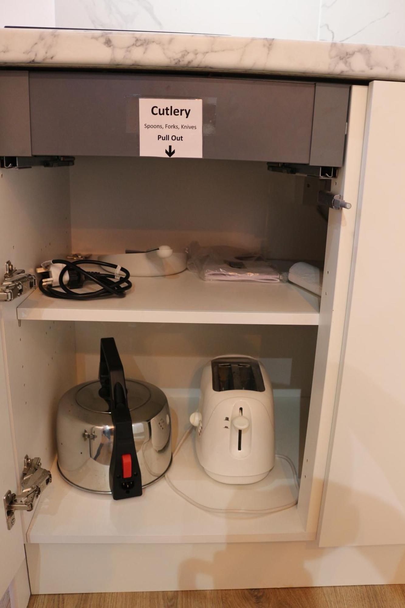 Self Contained, Double Bed Studio, Private Kitchen, Private Bath, Walking Distance To Harry Potter Уотфорд Екстериор снимка
