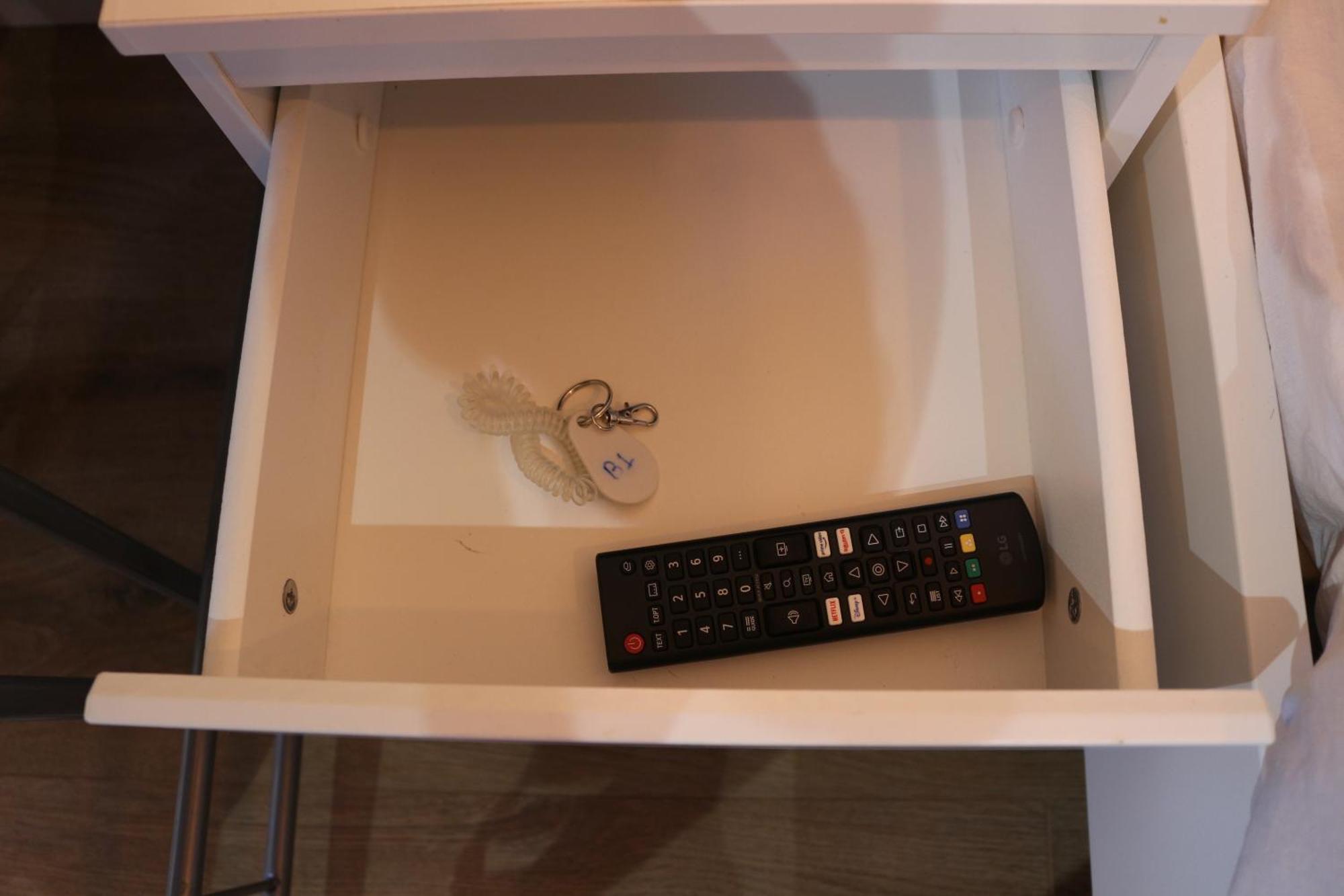 Self Contained, Double Bed Studio, Private Kitchen, Private Bath, Walking Distance To Harry Potter Уотфорд Екстериор снимка